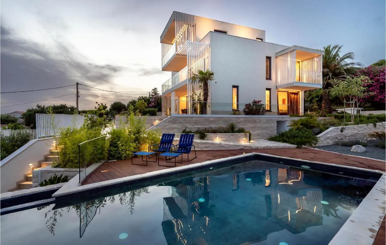 Stunning Home In Palit With House Sea View